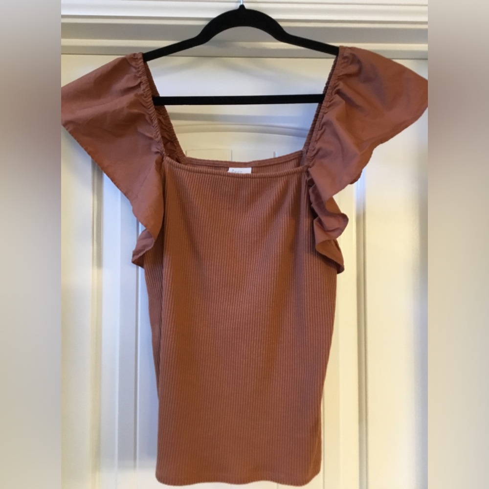 Womens Ribbed, Puff Shoulder Tank top.  Size L